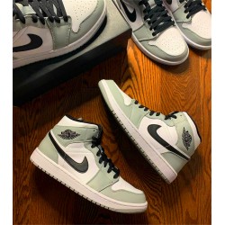 Air Jordan 1 Mid Light Smoke Grey Light Smoke GreyBlack White 554724 092 AJ1