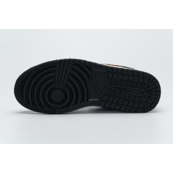 Air Jordan 1 Low Lakers Top 3